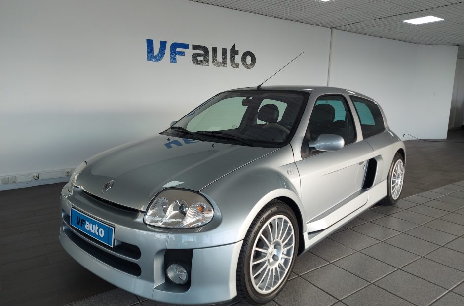 Renault Clio V6 3.0 Sport
