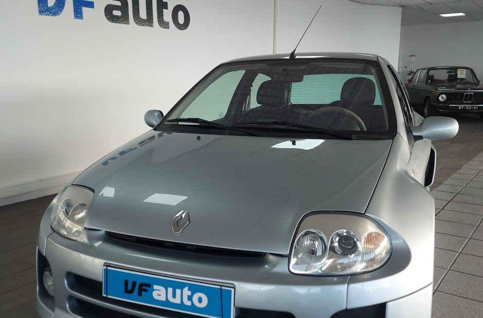 Renault Clio V6 3.0 Sport