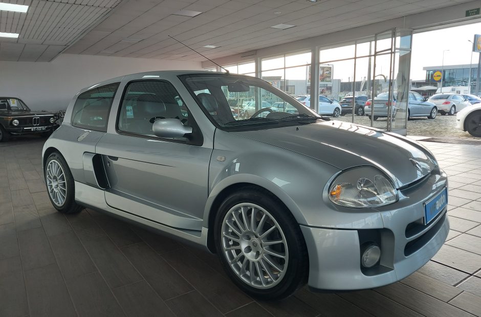 Renault Clio V6 3.0 Sport