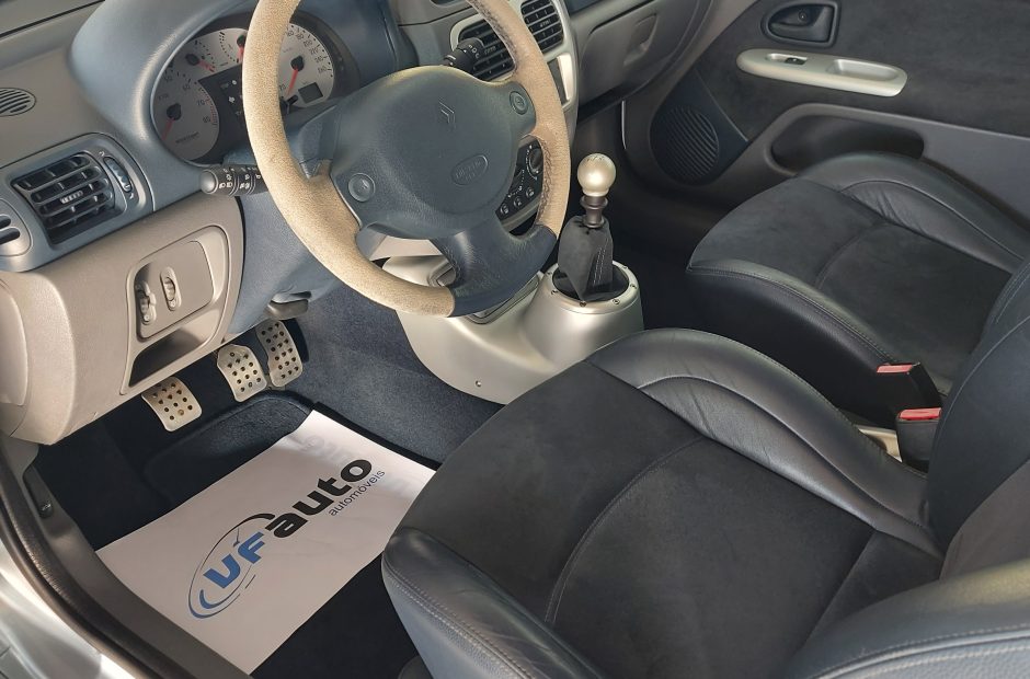 Renault Clio V6 3.0 Sport