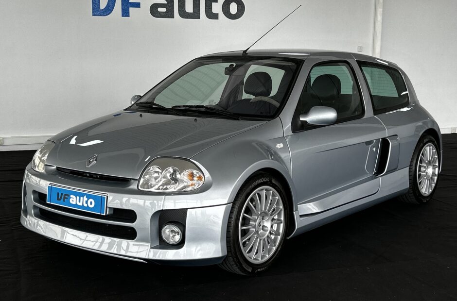 Renault Clio V6 3.0 Sport