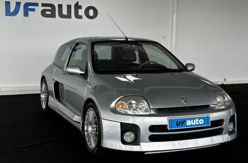 Renault Clio V6 3.0 Sport