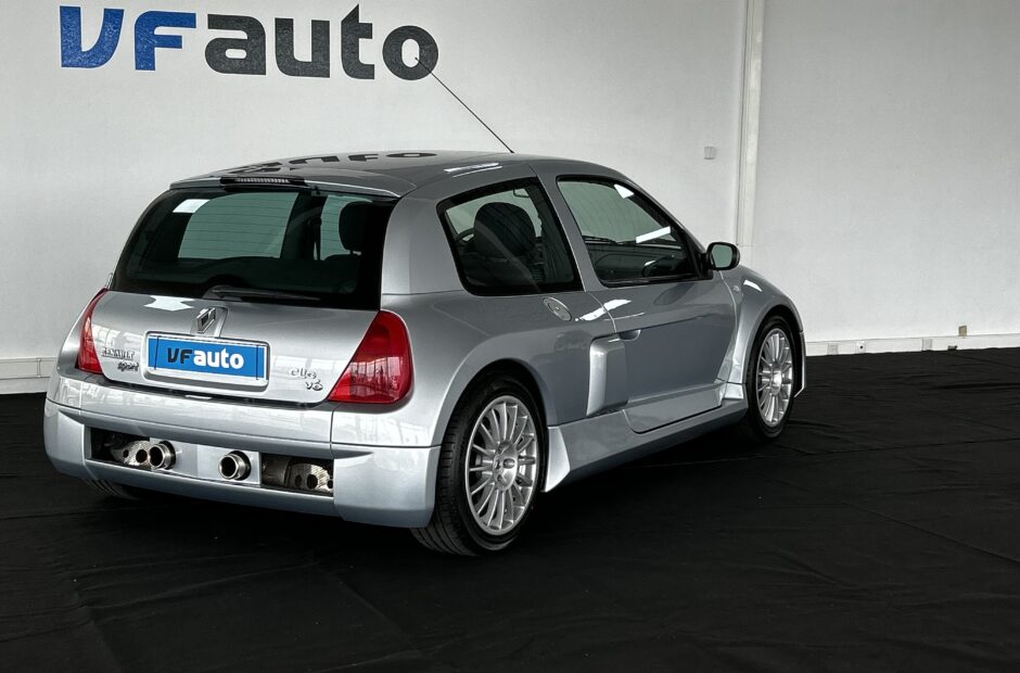 Renault Clio V6 3.0 Sport