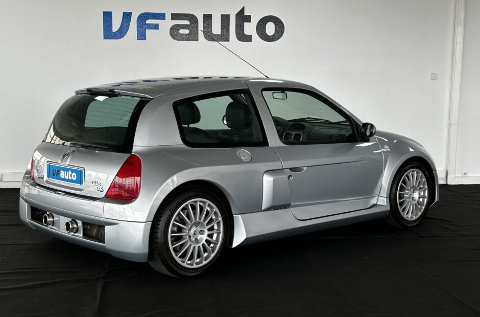 Renault Clio V6 3.0 Sport