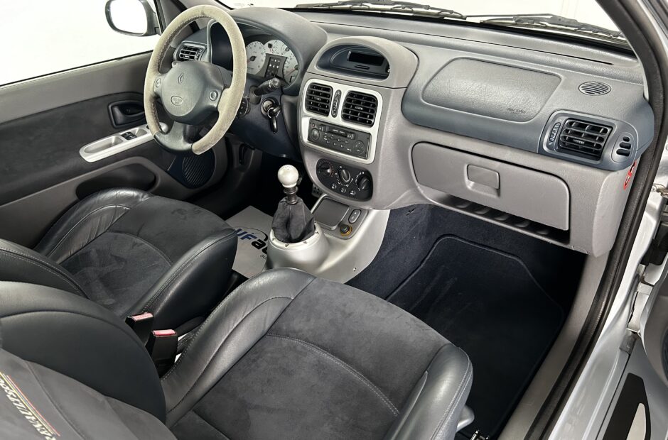 Renault Clio V6 3.0 Sport