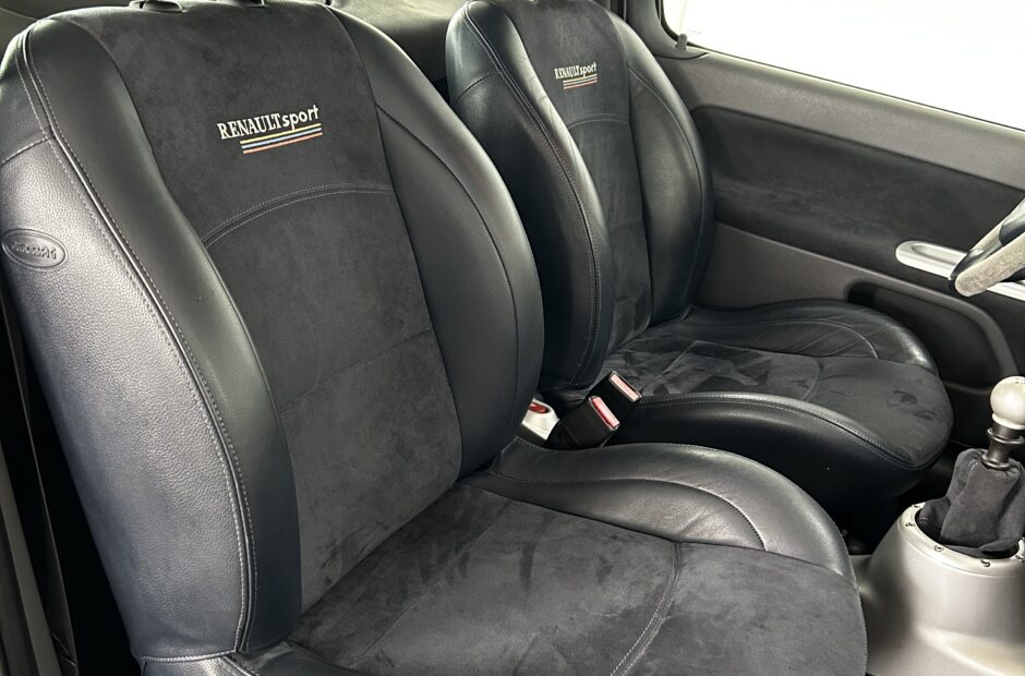 Renault Clio V6 3.0 Sport