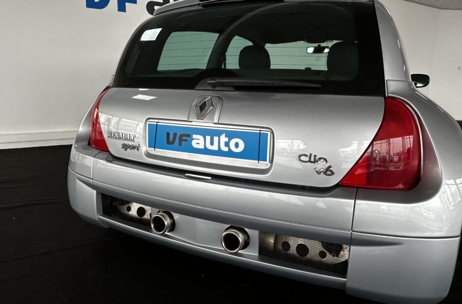 Renault Clio V6 3.0 Sport