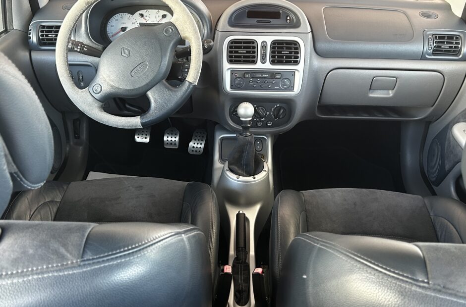 Renault Clio V6 3.0 Sport