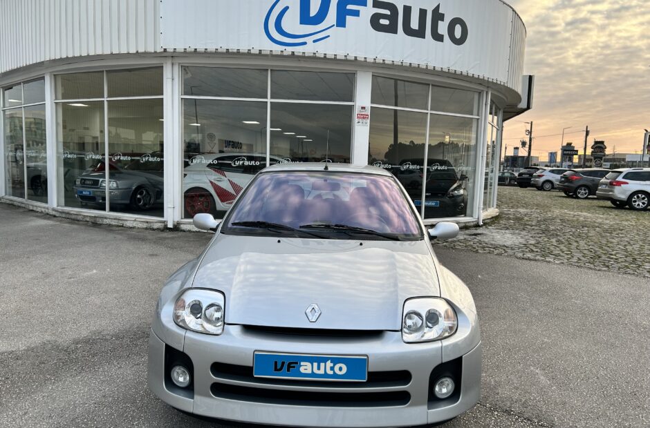 Renault Clio V6 3.0 Sport