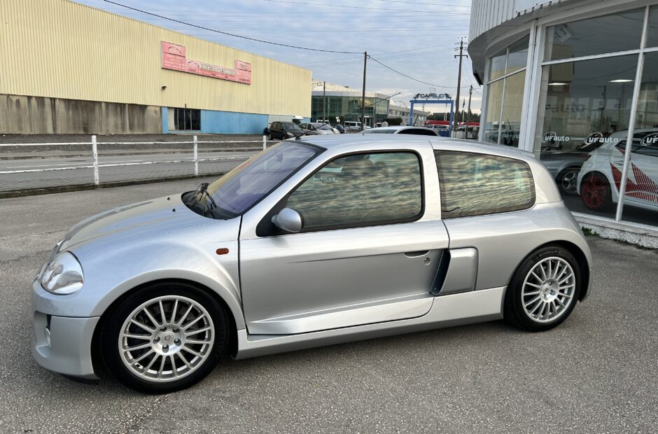Renault Clio V6 3.0 Sport