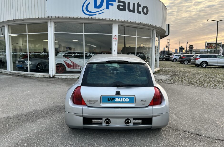 Renault Clio V6 3.0 Sport
