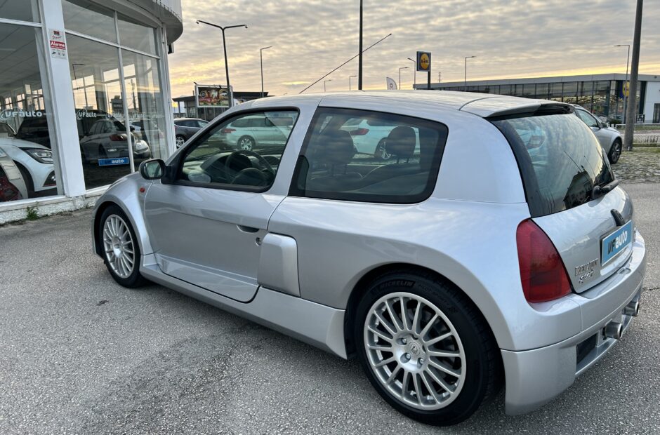 Renault Clio V6 3.0 Sport