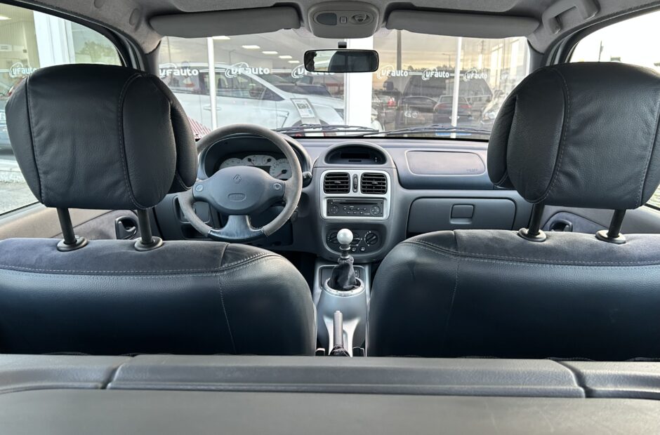 Renault Clio V6 3.0 Sport