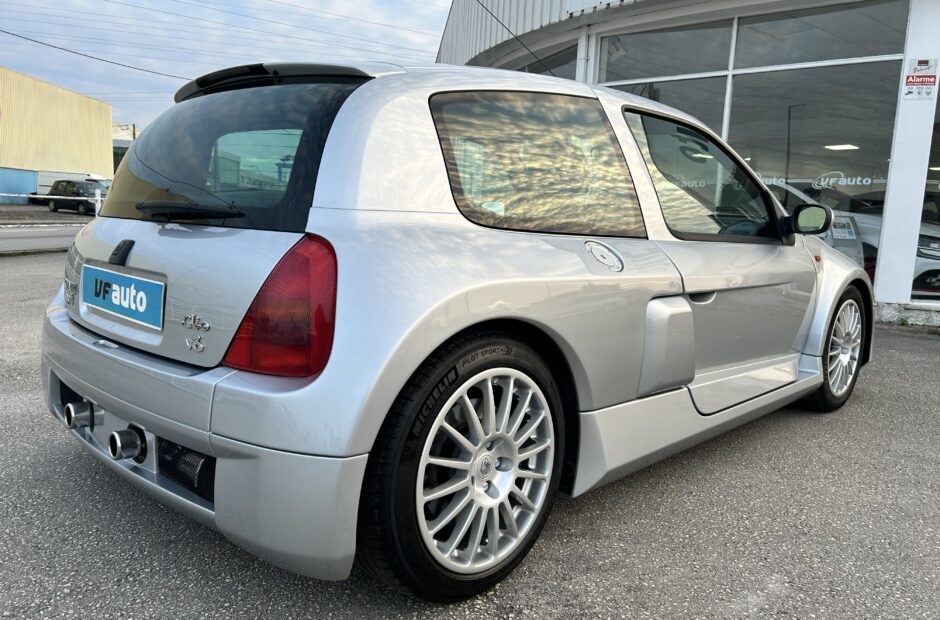 Renault Clio V6 3.0 Sport