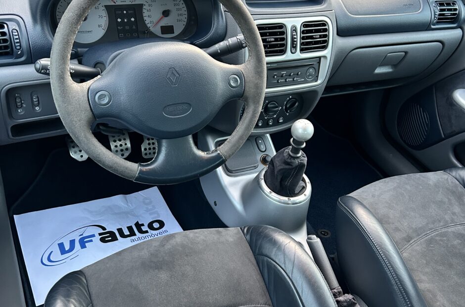 Renault Clio V6 3.0 Sport