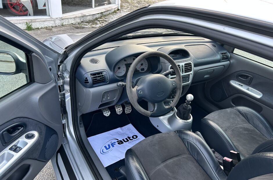 Renault Clio V6 3.0 Sport