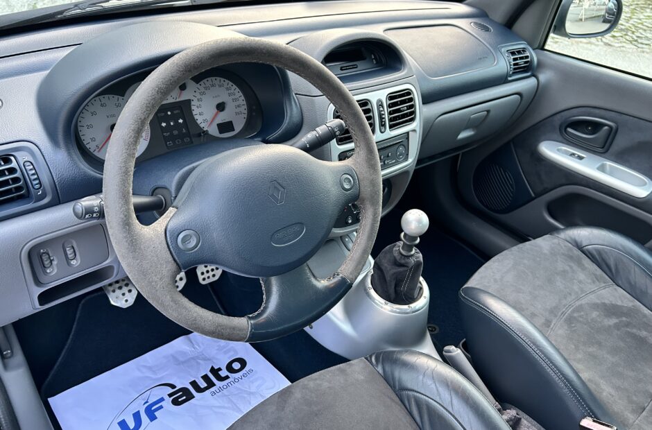 Renault Clio V6 3.0 Sport