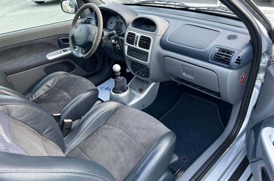 Renault Clio V6 3.0 Sport