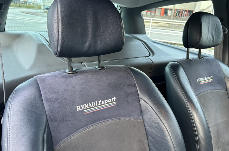 Renault Clio V6 3.0 Sport