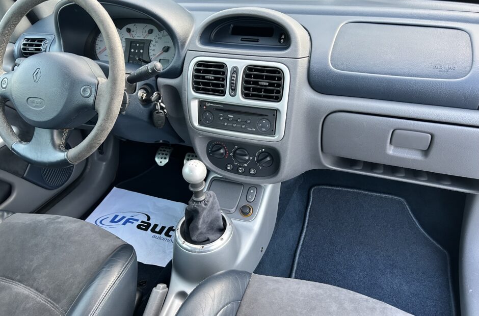 Renault Clio V6 3.0 Sport