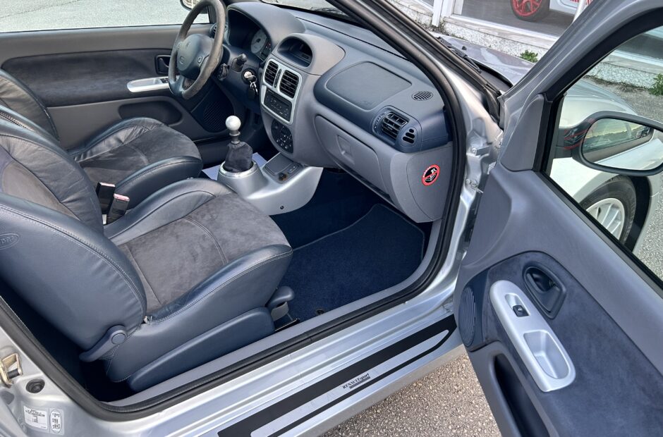 Renault Clio V6 3.0 Sport