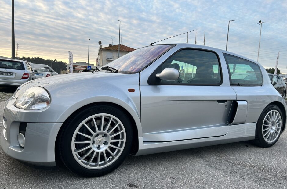 Renault Clio V6 3.0 Sport