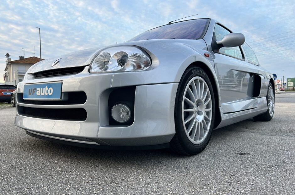 Renault Clio V6 3.0 Sport
