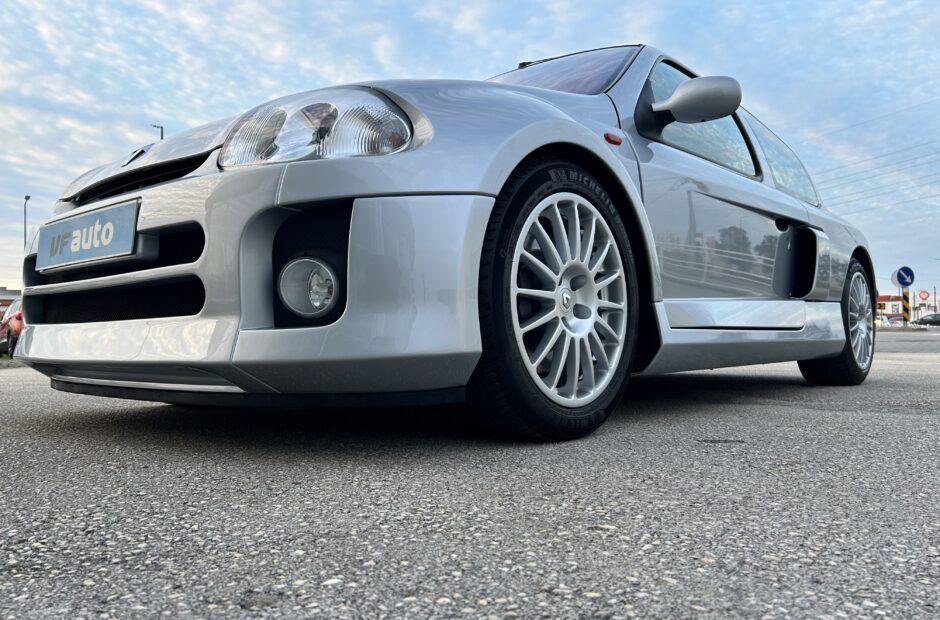 Renault Clio V6 3.0 Sport