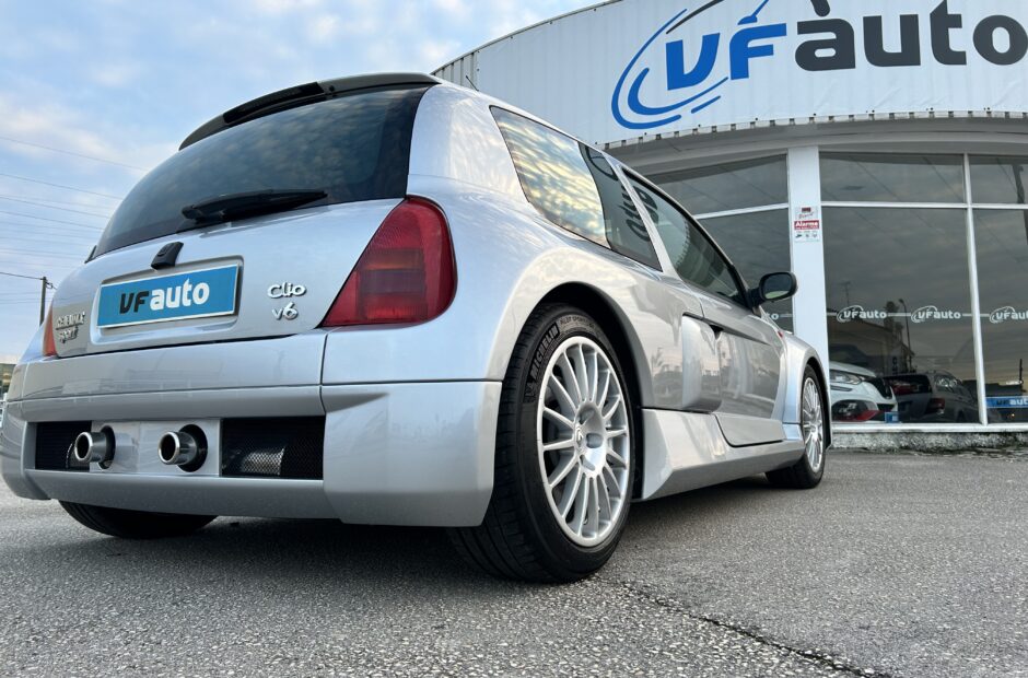 Renault Clio V6 3.0 Sport