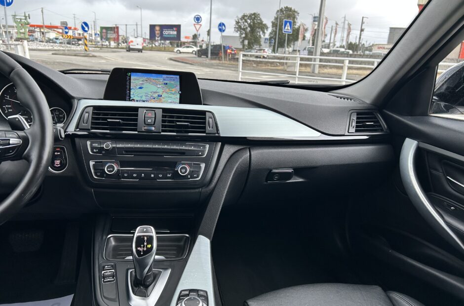 BMW 320 D Touring xDRIVE Pack-m