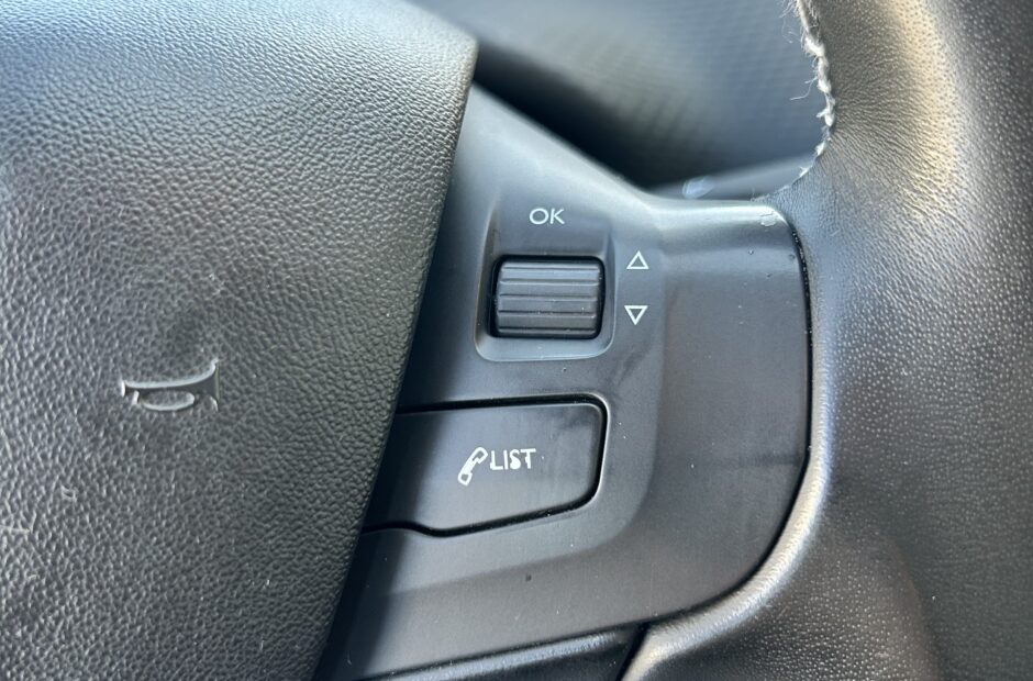 Peugeot 2008 1.6 Blue-HDI Allure