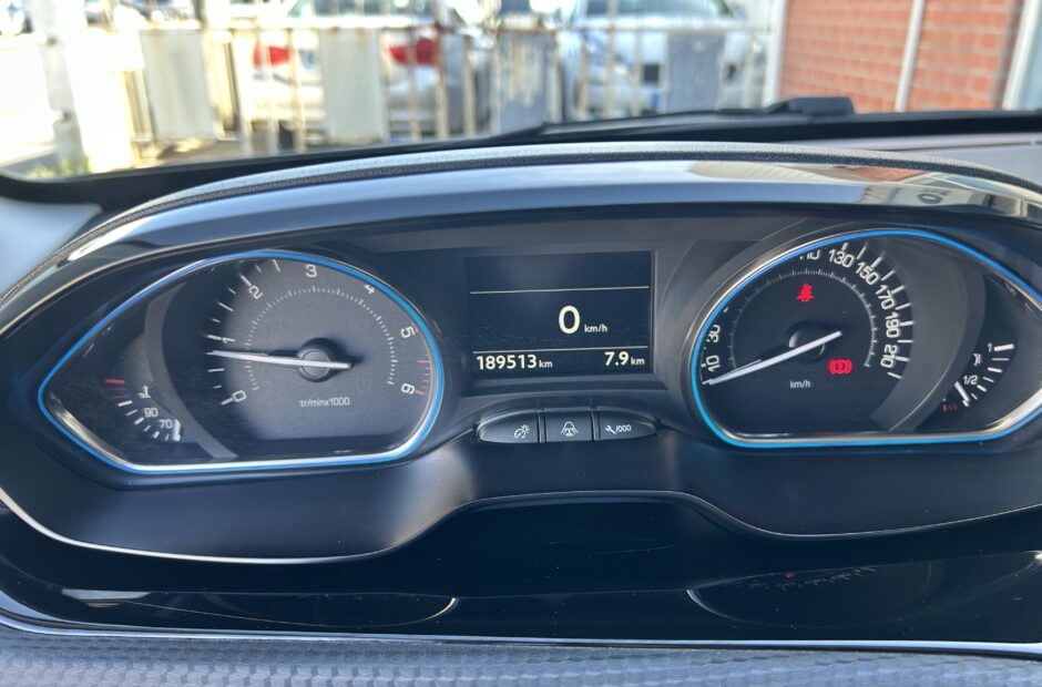 Peugeot 2008 1.6 Blue-HDI Allure