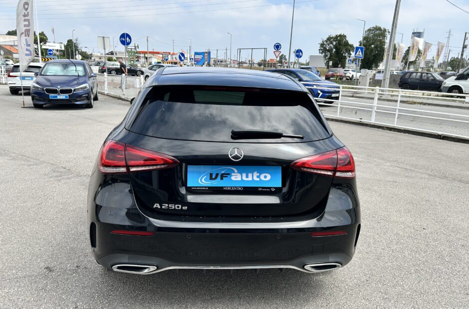Mercedes-Benz A 250 e AMG Line (IVA DEDUTÍVEL)