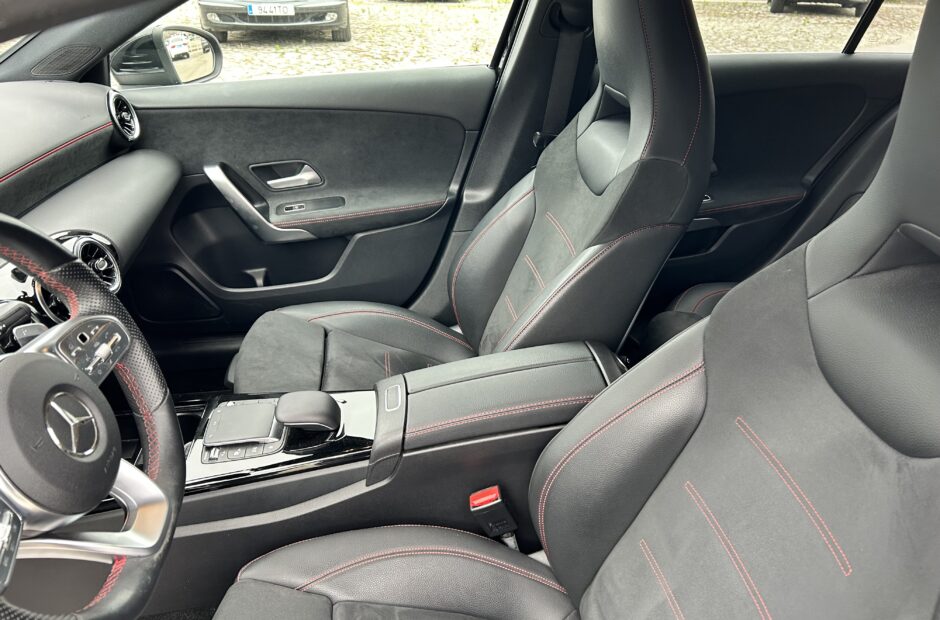 Mercedes-Benz A 250 e AMG Line (IVA DEDUTÍVEL)