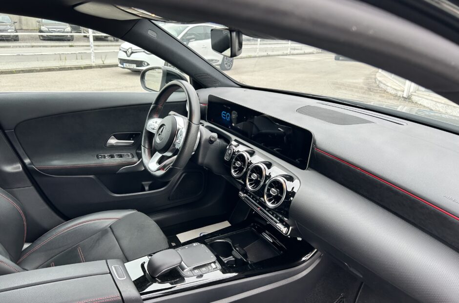 Mercedes-Benz A 250 e AMG Line (IVA DEDUTÍVEL)