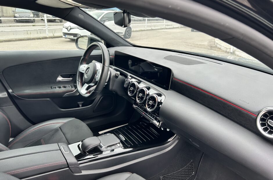 Mercedes-Benz A 250 e AMG Line (IVA DEDUTÍVEL)