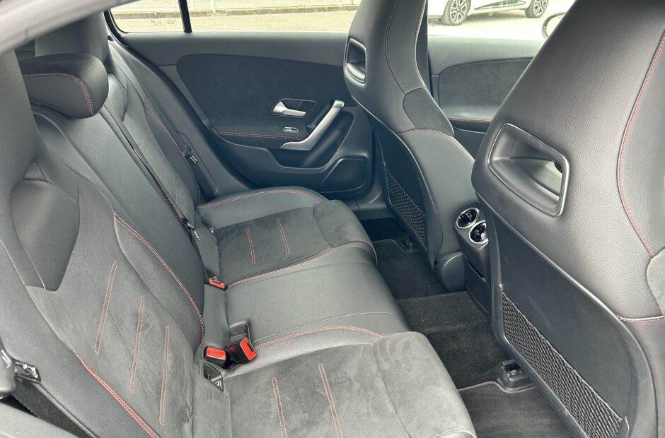 Mercedes-Benz A 250 e AMG Line (IVA DEDUTÍVEL)