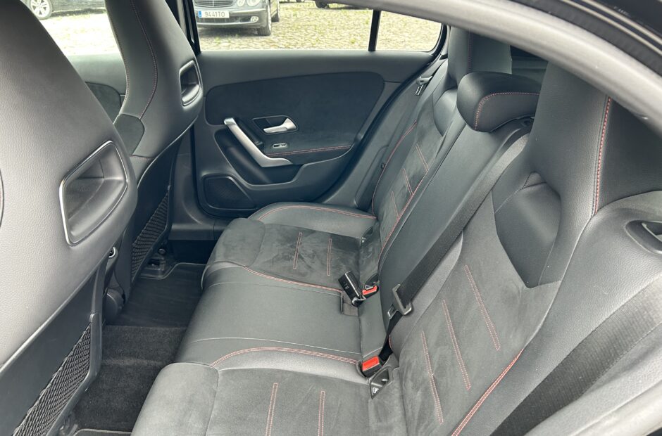 Mercedes-Benz A 250 e AMG Line (IVA DEDUTÍVEL)