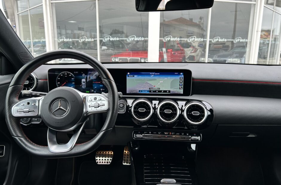 Mercedes-Benz A 250 e AMG Line (IVA DEDUTÍVEL)