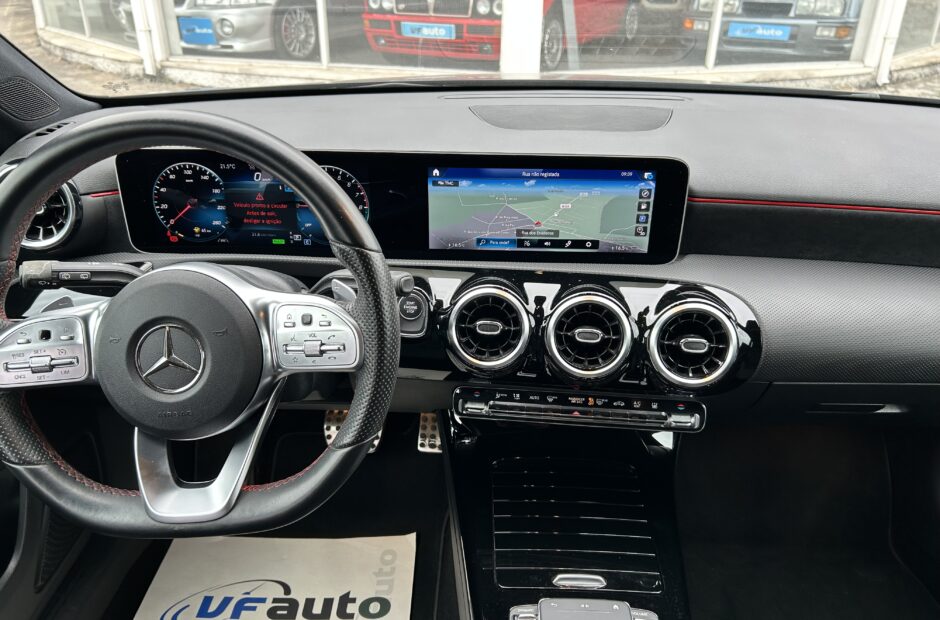 Mercedes-Benz A 250 e AMG Line (IVA DEDUTÍVEL)