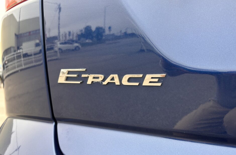 Jaguar E-PACE P300-e Plug-in Hybrid R-Dynamique S AWD