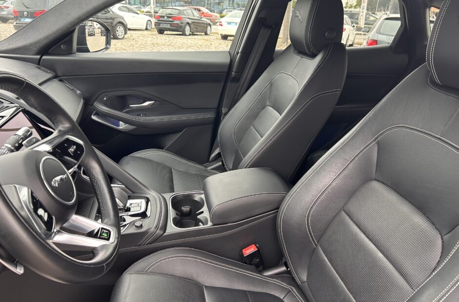 Jaguar E-PACE P300-e Plug-in Hybrid R-Dynamique S AWD
