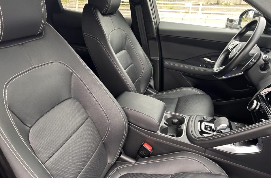 Jaguar E-PACE P300-e Plug-in Hybrid R-Dynamique S AWD