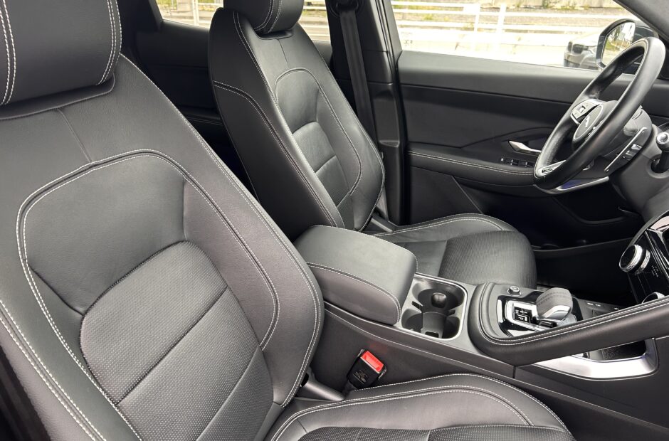 Jaguar E-PACE P300-e Plug-in Hybrid R-Dynamique S AWD
