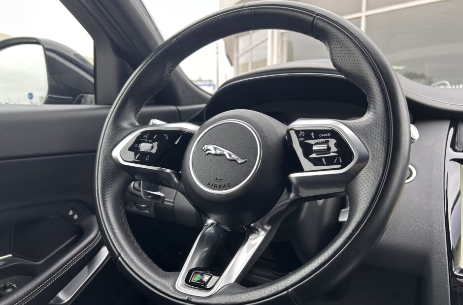 Jaguar E-PACE P300-e Plug-in Hybrid R-Dynamique S AWD