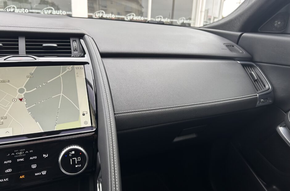 Jaguar E-PACE P300-e Plug-in Hybrid R-Dynamique S AWD