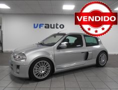 Renault Clio 3.0 V6 Sport